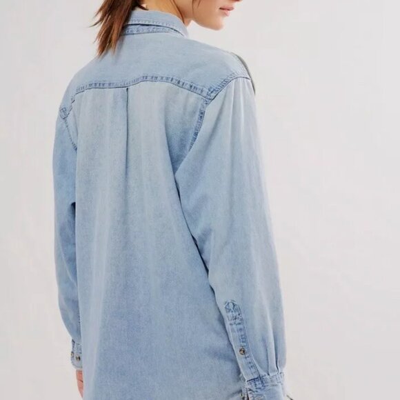 065 Free People X Tricia Fix Mixed Emotions Shirt Denim Sweatshirt NWOT Size M/L - Picture 3 of 9